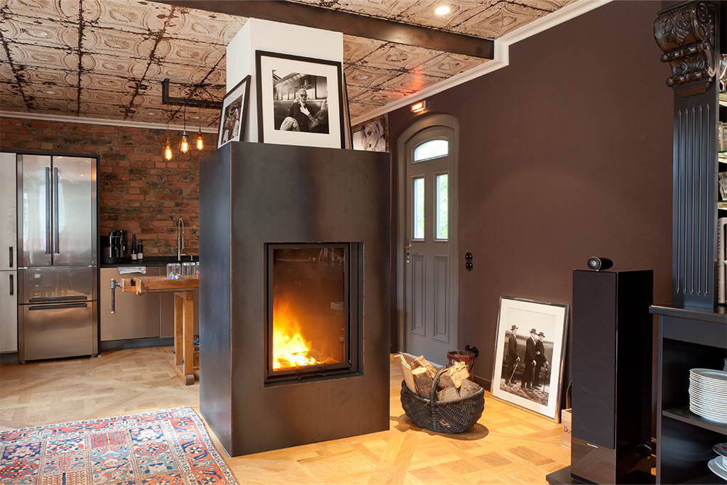 Heinrichs-Kamin-Design-Holzkamine-Stilkamin-mit-einem-Fronteinsatz-der-Firma-Camina-Schmid-1024x683-02