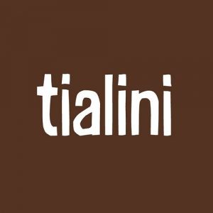 Weißer Text mit der Aufschrift "tialini" auf einem einfarbig braunen Hintergrund.